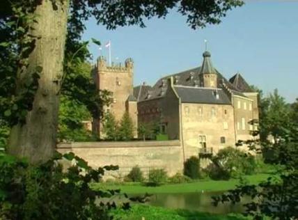 Embedded thumbnail for Huis Bergh Castle