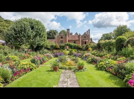 Embedded thumbnail for Chenies Manor House &amp;amp; Gardens